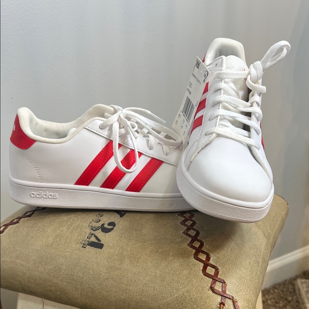 Adidas Kids Sneakers in White and Red